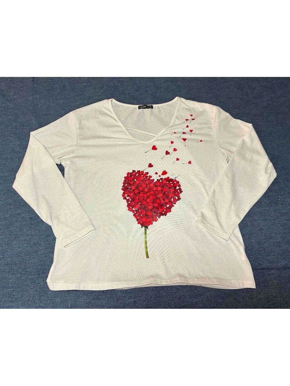 Sweet Noracora heart flower long sleeve tee Medium v neck Valentines Love